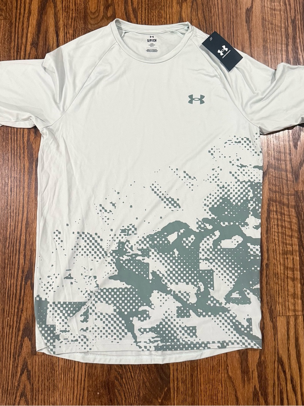 Under Armour Men’s White Performance Short Sleeve Shirt with Gray Graphic